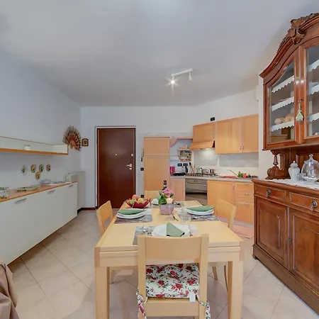 Giada-shared Pool & Parking - Happy Toscolano Maderno